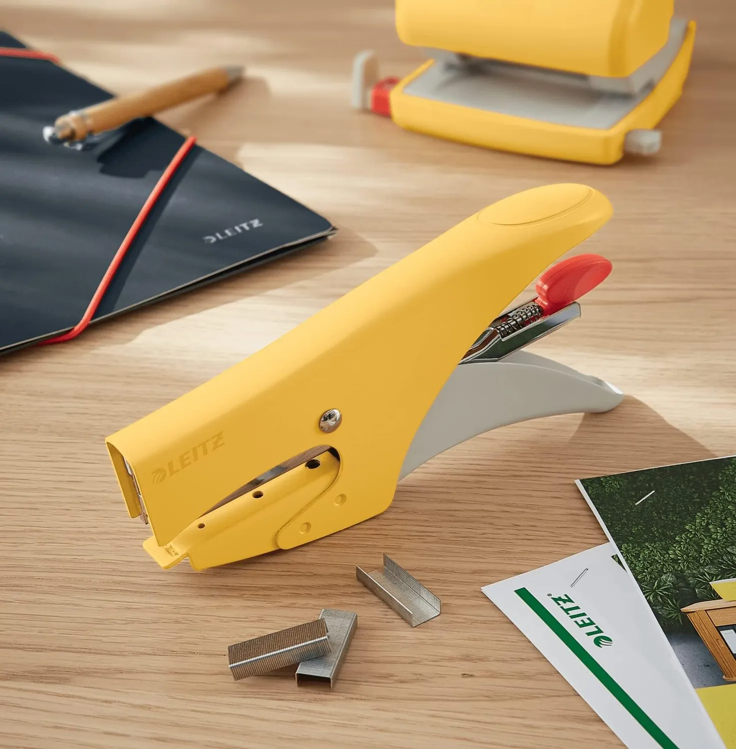 Leitz Cosy 56450019 cucitrice a pinza giallo caldo 15 fogli