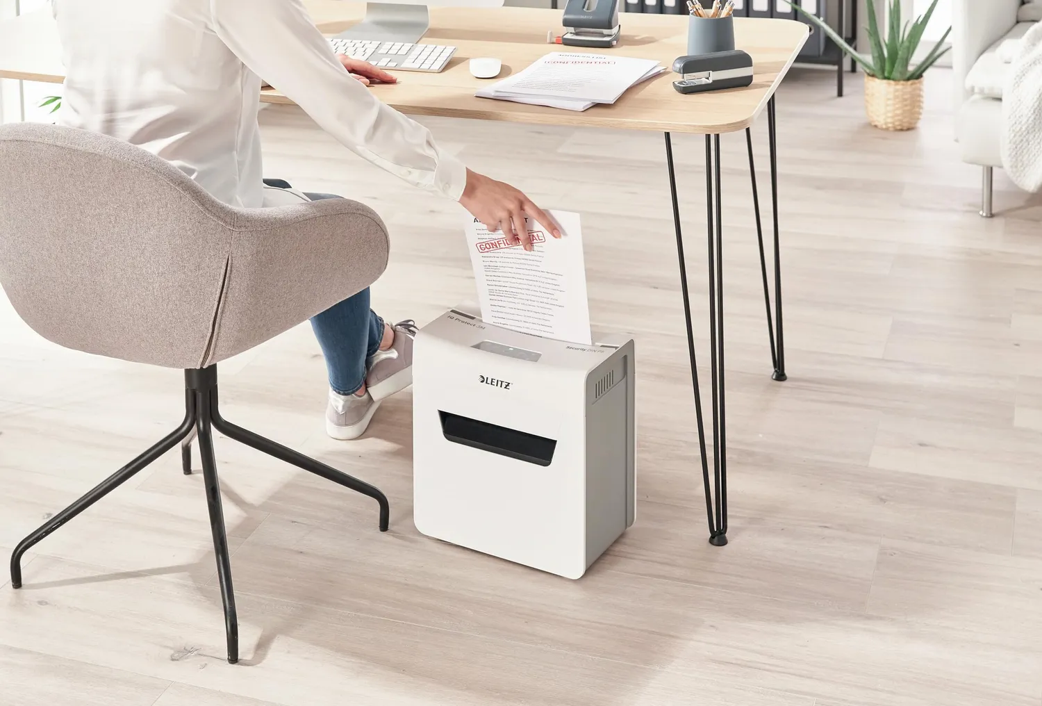 Leitz IQ Protect 80930000 distruggidocumenti micro P-5 10 litri