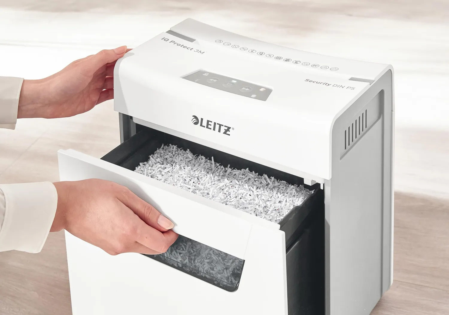 Leitz IQ Protect 80930000 distruggidocumenti micro P-5 10 litri