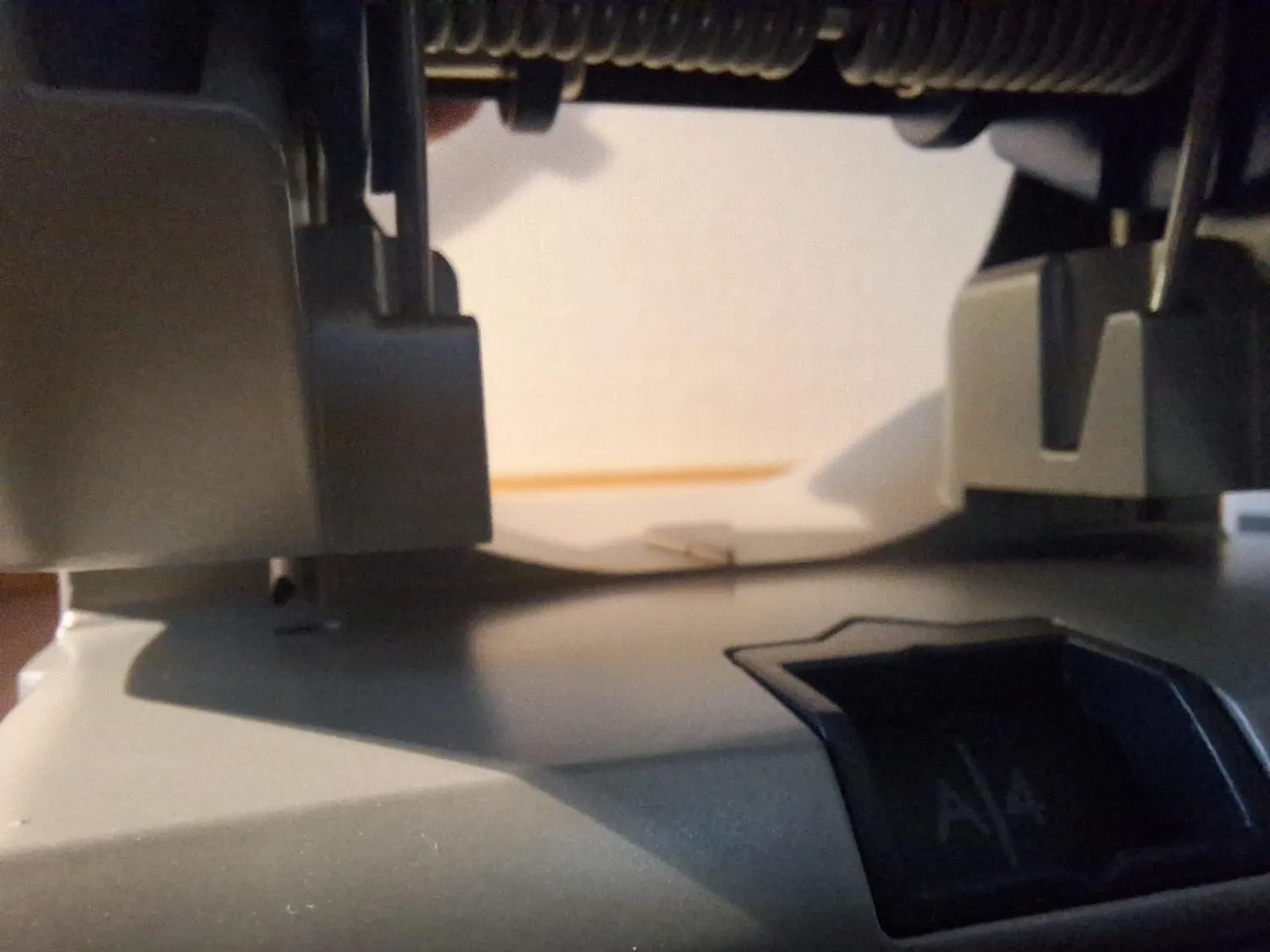 Leitz 5180 perforatrice 65 fogli rossa metallo