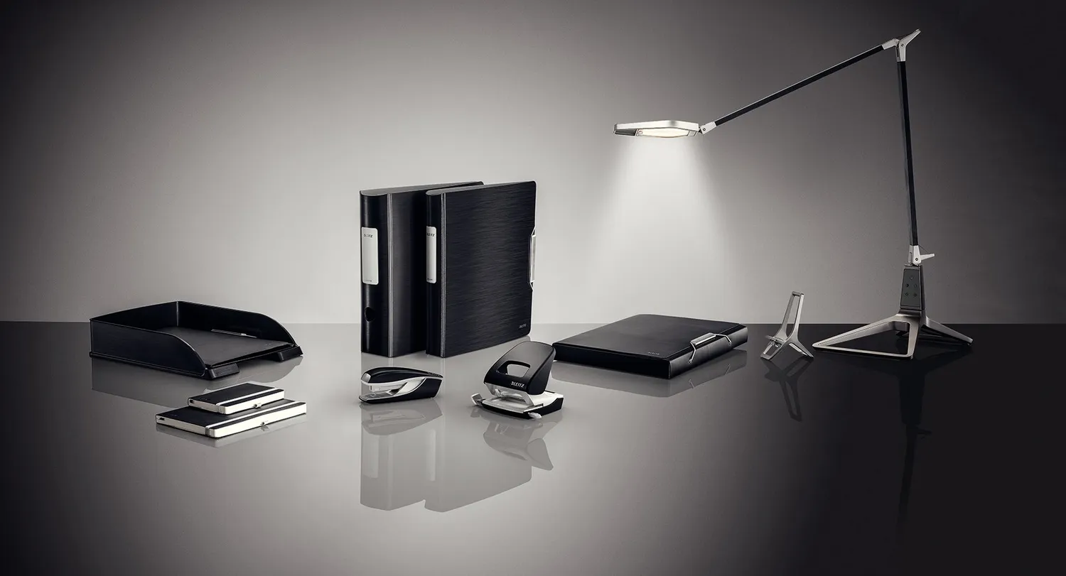 Leitz Style 50066094 perforatrice nero 30 fogli